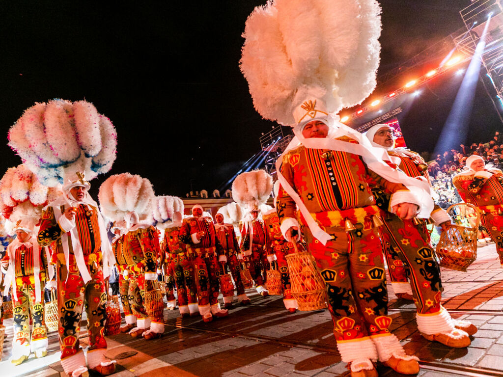 Carnaval : troupe Belge Gilles Louvière
